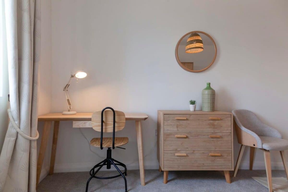 Contemporary 1 Bedroom Apartment In Ashford Ashford  Bagian luar foto