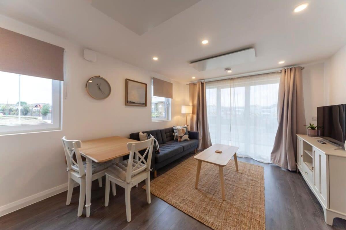 Contemporary 1 Bedroom Apartment In Ashford Ashford  Bagian luar foto