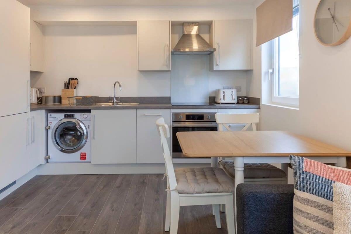 Contemporary 1 Bedroom Apartment In Ashford Ashford  Bagian luar foto
