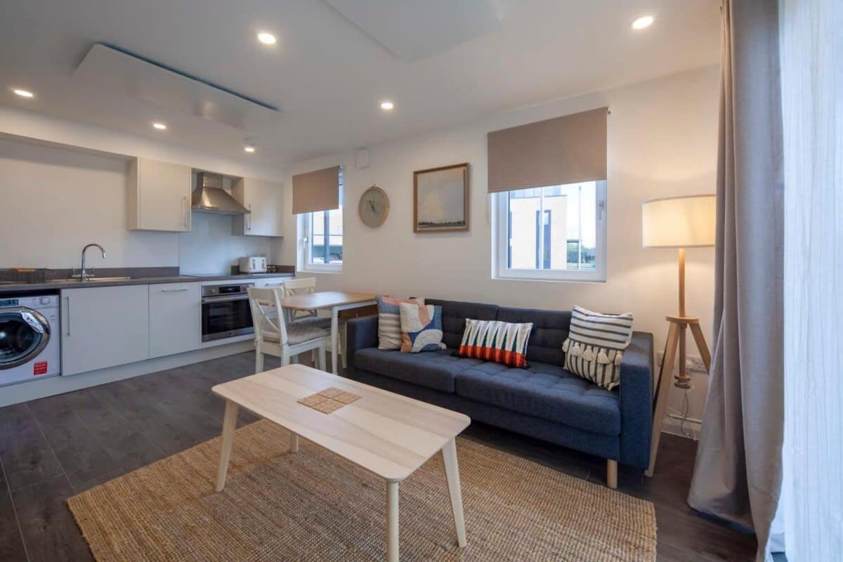 Contemporary 1 Bedroom Apartment In Ashford Ashford  Bagian luar foto